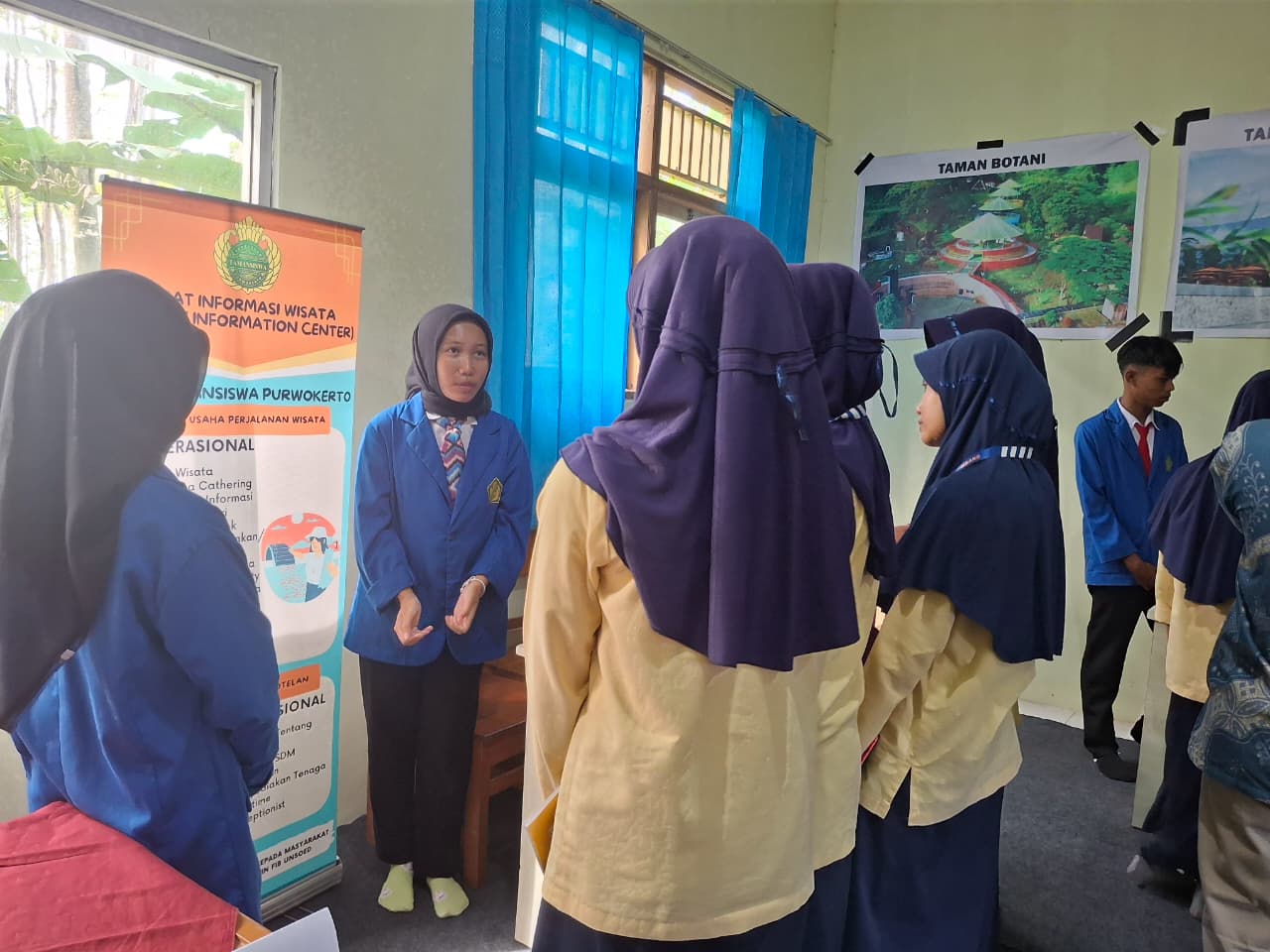 Kegiatan praktik tourist information center 2